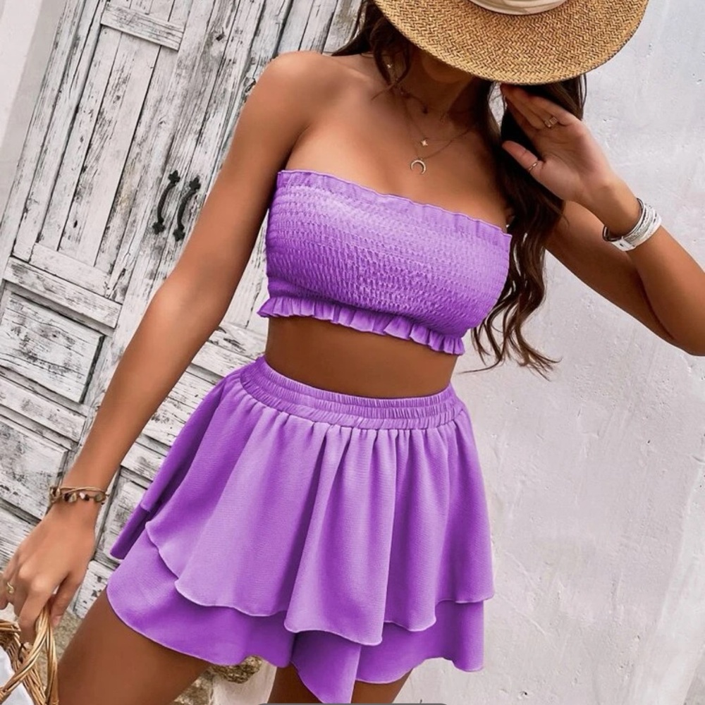 Top bandeau con fruncido ribete & Shorts bajo de dos capas